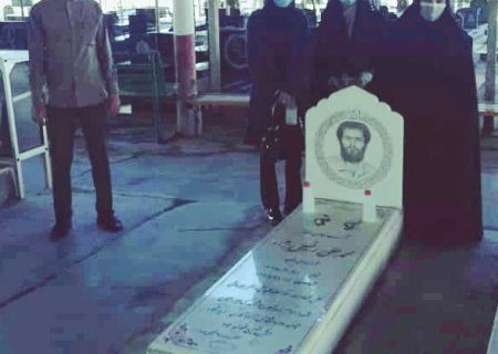 غبار روبی مزار شهدا توسط دانشگاهیان پیام نور واحد آغاجاری
