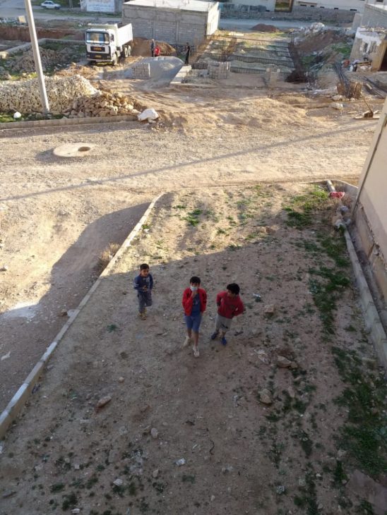 ۹سال در انتظار آسفالت و محوطه سازی