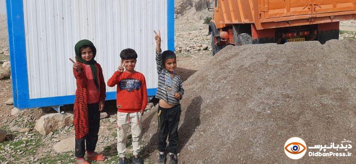 ساخت ۱۳سکو برای زیرساز چادرهای درس در عشایر شهرستان لالی توسط انجمن مهر زردکوه