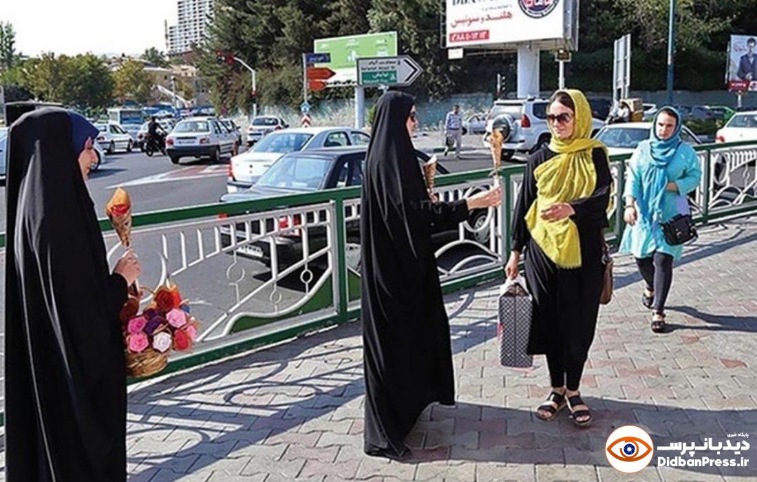 خبرگزاری فارس خواستار برخورد با زنان «بی‌حجاب» شد؛ از خدمات اجتماعی محروم‌شان کنید!