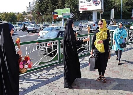 خبرگزاری فارس خواستار برخورد با زنان «بی‌حجاب» شد؛ از خدمات اجتماعی محروم‌شان کنید!