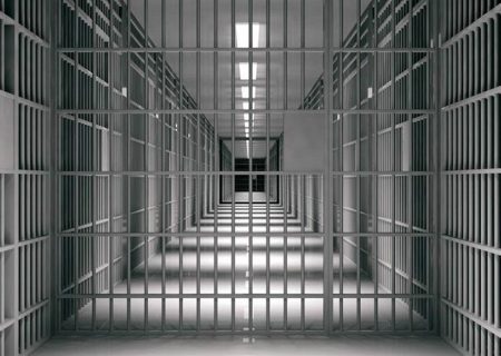 تلاش دختر بی‌پناه برای آزادی پدر سارقش