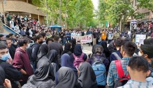 دهه شصتی ها در دوره اصلاحات، احمدی نژاد و روحانی بازنده بود/ در ناآرامی های بعد از فوت مهسا امینی انتقام گرفتند
