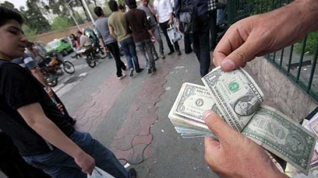 مجلس و دولت درخصوص نرخ ارز خود را خسته نکنند، نمی توانند/ علت فقط سیاسی است، اگر می‌توانید آن را حل کنید