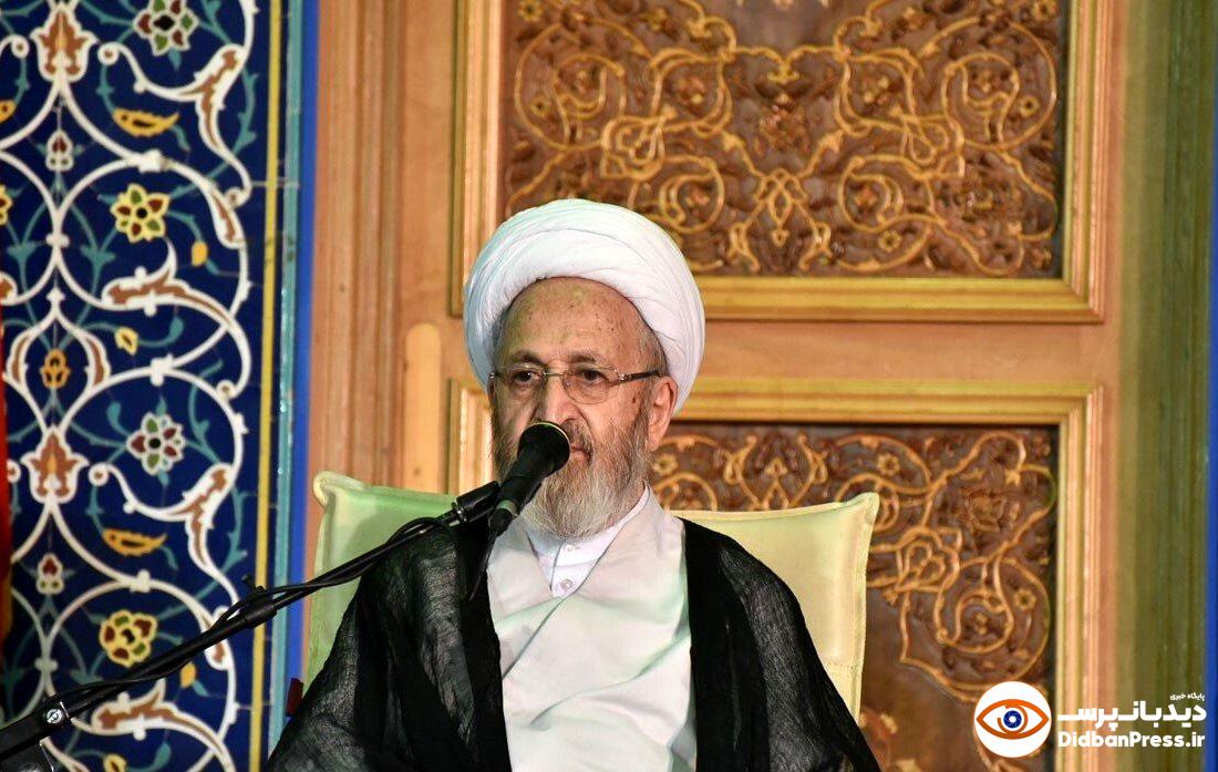 آیت الله سبحانی: نباید به دنبال این باشیم که سنی را شیعه و شیعه را سنی کنیم/ باید مراقب بود که در تقریب دچار تذویب نشویم