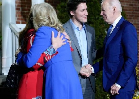 استقبال پسر نخست وزیر کانادا از بایدن جنجالی شد/ عکس