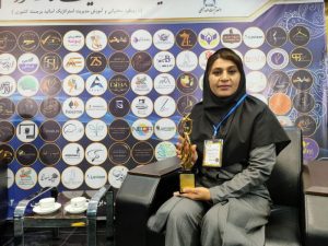 تقدیر از  بانوی مسجدسلیمانی در همایش ۱۲۰ کارآفرین خودساخته کشور