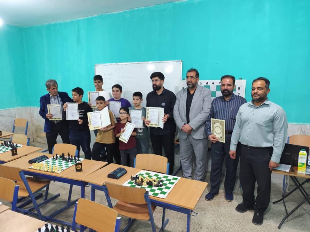 کسب مقام پیشکسوت برتر و مقام پنجم توسط کارمند نفت و گاز مسجدسلیمان در مسابقات شطرنج استاندارد در شهرستان مسجدسلیمان