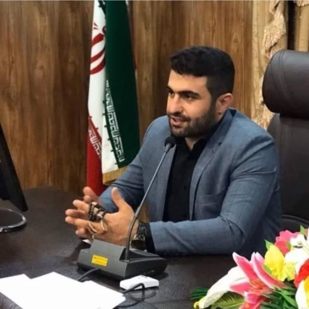 عزتالله بهرامی برای حضور در انتخابات شورای شهر مسجدسلیمان نام نویسی کرد