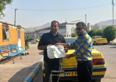 توزیع کیسه‌های پارچه‌ای نان و کیسه زباله خودرو همزمان با روز جهانی «نه به پلاستیک»